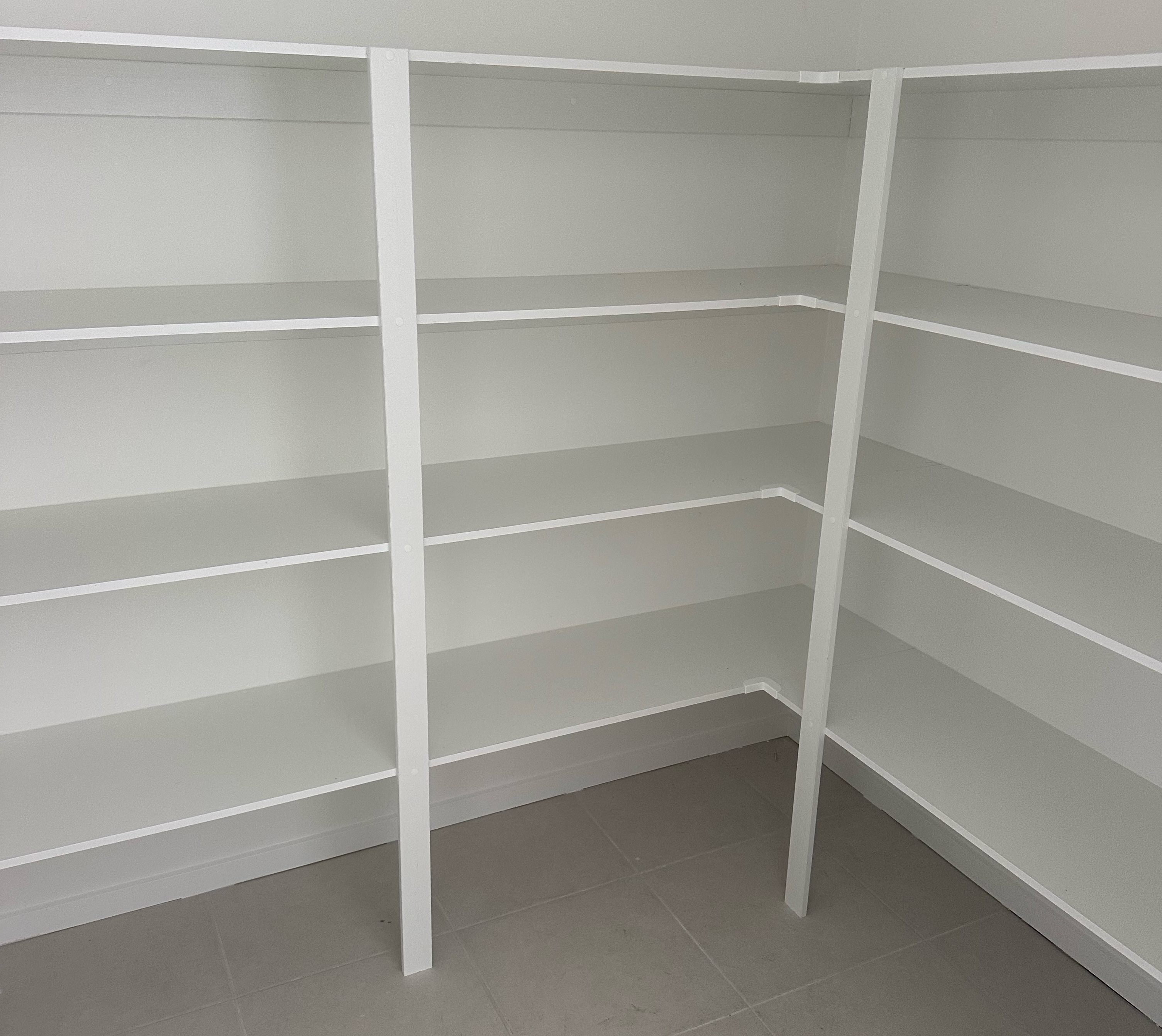 SHELF WITH SUPPORT
